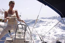 Am Steuer einer Yacht
